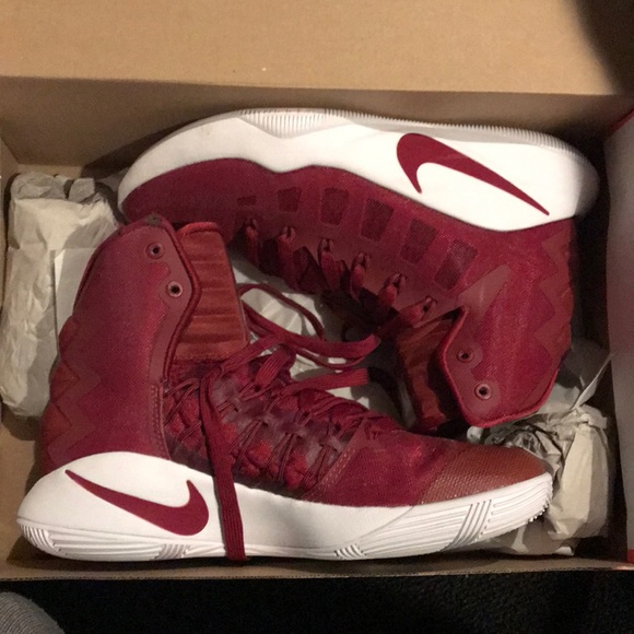 maroon hyperdunks